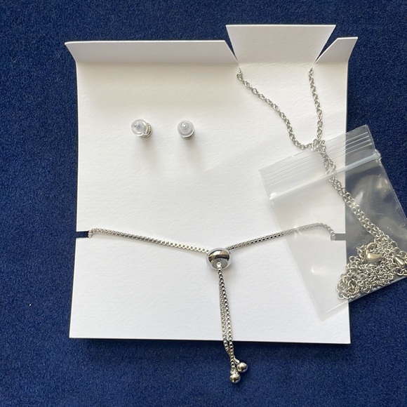 Bridesmaid Jewelry Set. Necklace, Bracelet and Earrings - Picture 2 of 2